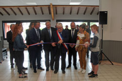 Inauguration : ensemble polyvalent et mise en souterrain : coupure du ruban